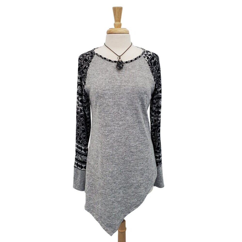 Dolce Bianca Gray Black Boho Print Sleeve Asymmetrical Hem‎ Knit Tunic Top S/M